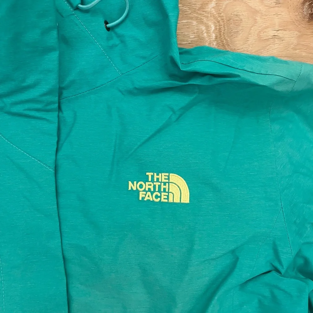 The North Face Women's Aqua Hooded Rain Jacket - Picture 2 of 9
